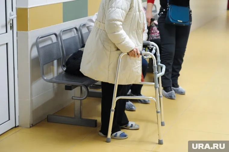 Пенсионеров просят оставаться дома