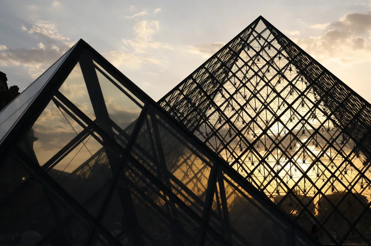 В Лувре после ограбления закрыли часть залов для посетителей