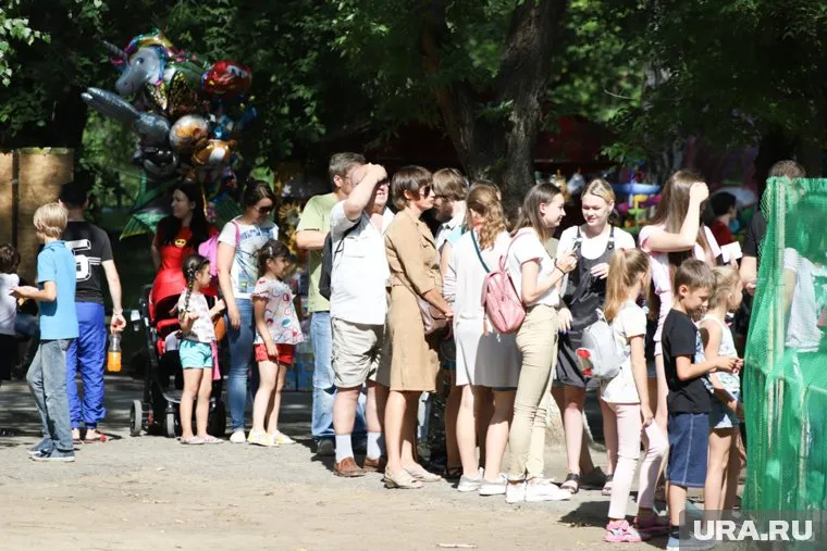 У Мавзолея Ленина из-за реставрации выстроилась большая очередь