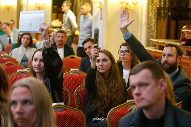 Битва ораторов: Тина Канделаки и Мария Захарова. Екатеринбург