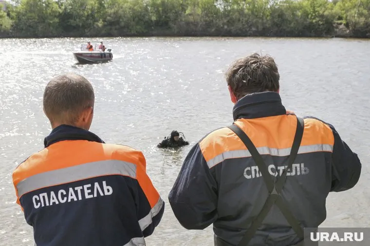 Водолазы несколько часов провели в воде, чтобы обнаружить мальчишку