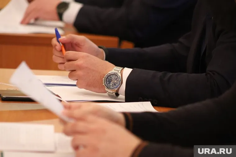 Большинству чиновников на удаленке не хватало личного присутствия коллег
