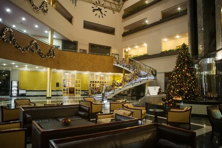Новогодний интерьер в отелях Екатеринбурга