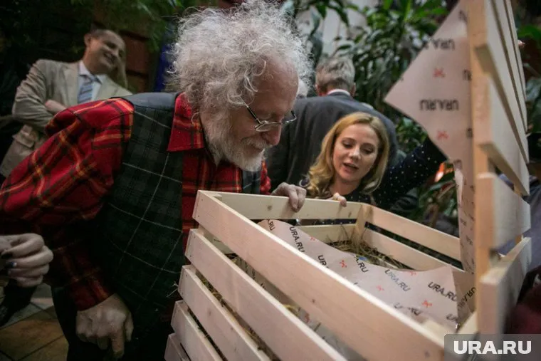 Алексея Венедиктова заинтересовал подарок с Урала