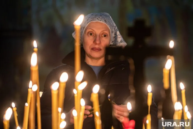 На первую службу пришло 50 человек: священнослужители, солдаты и гражданские (архивное фото)