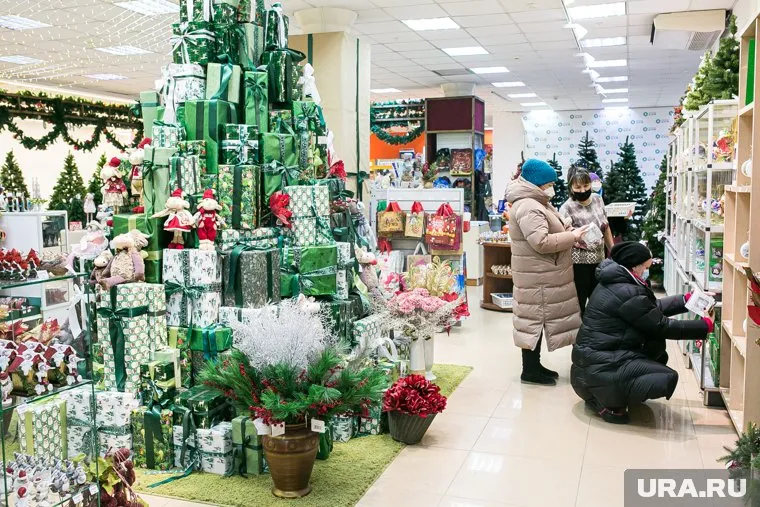 Экономист считает, что россияне в свободное время перед Новым годом пойдут в магазины