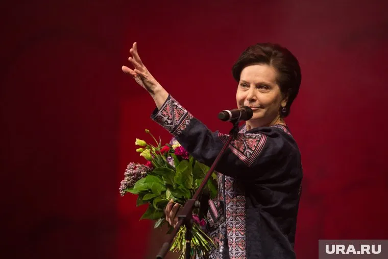 Идеологи "Белого дома" готовят зрелище с губернатором Комаровой в главной роли