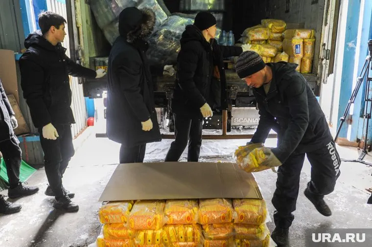 Жители ЯНАО собрали 37 тонн гумпомощи для беженцев с Донбасса