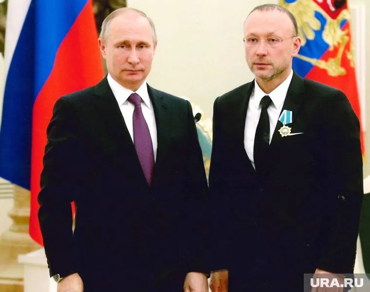 Путин наградил Алтушкина