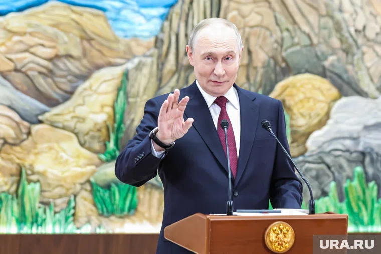 Путин дал интервью индийским журналистам в рамках рабочей поездки в Нью-Дели