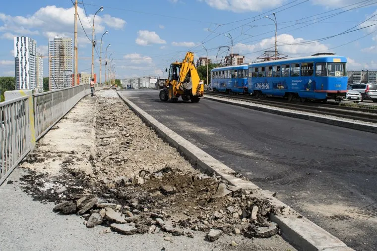 Дорожные работы на центральных улицах Екатеринбурга