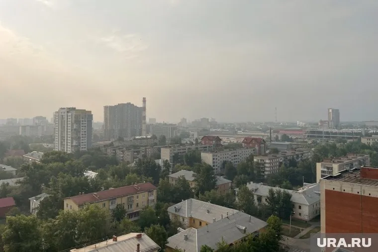 Дым и запах гари пришли в Челябинск из Свердловской области