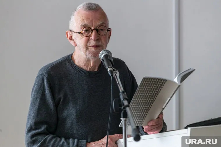 Рубинштейн подключен к аппарату ИВЛ