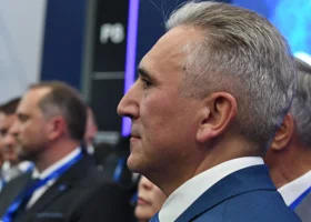 Тюменский губернатор Моор ищет пресс-секретаря