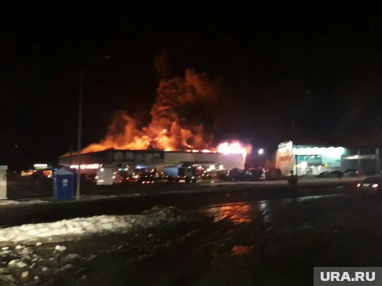 Зарево было видно издалека