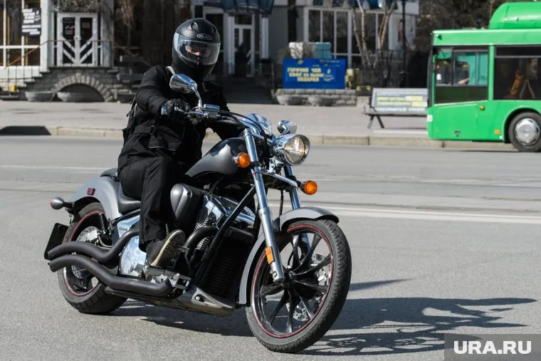 Мотоциклистам хотят запретить лавировать между рядами