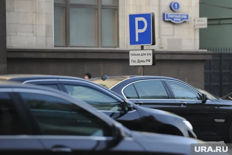 На отечественных автомобилях депутаты Госдумы обязаны ездить и в регионах