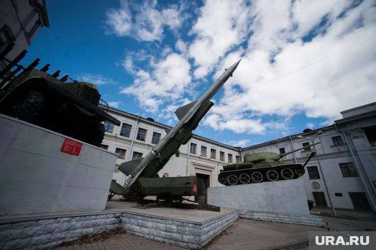 В последние годы Дом офицеров нередко сотрясают проверки и скандалы