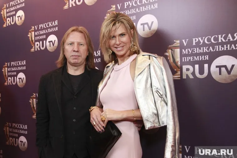 Музыкальный продюсер Виктор Дробыш признался, что ему самому надоели «новогодние огоньки» на ТВ