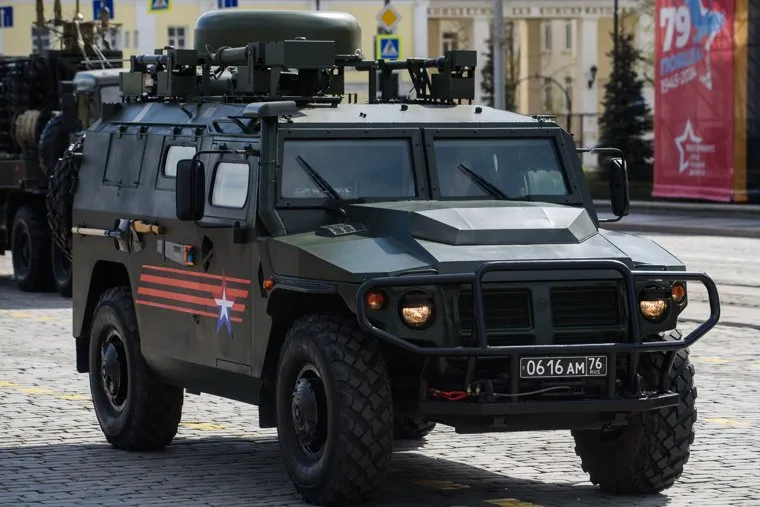 Военный парад в честь Дня Победы на площади 1905 года. Екатеринбург 