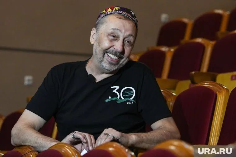 Николай Коляда поблагодарил Дениса Паслера за помощь фестивалю (архивное фото)