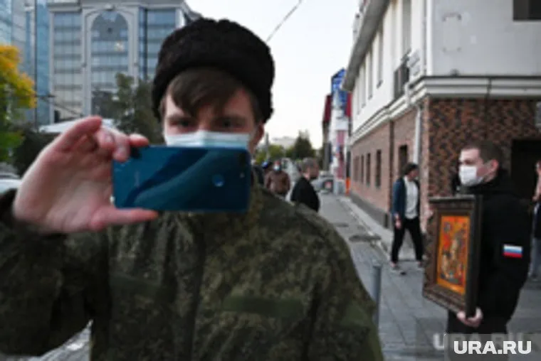 Казаки хотят посмотреть, что творится на «Осенней арт-барахолке»