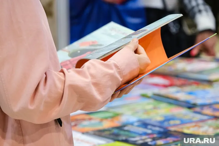 Снимок фотографа из Сургута Виктории Туровой опубликовали на обложке французского журнала DARKLY