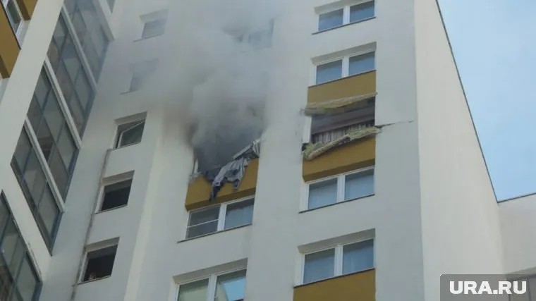 Взрывом в квартире выбило окна