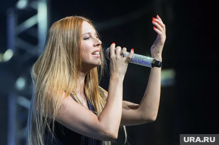 Жена Преснякова, Наталья Подольская, выступила в Миассе вместе с супругом