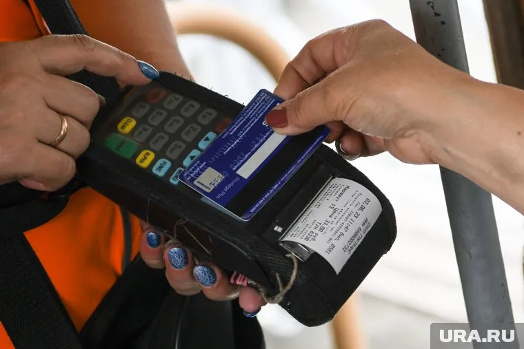 Безнал в общественном транспорте — гарантия, что деньги пойдут в бюджет, считает мэр