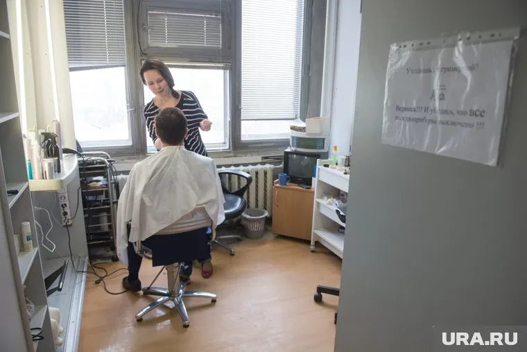 Закрытие парикмахерских стало одной из самых болезненных примет карантина