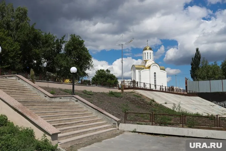 Курганец обнаружил строительный мусор около набережной