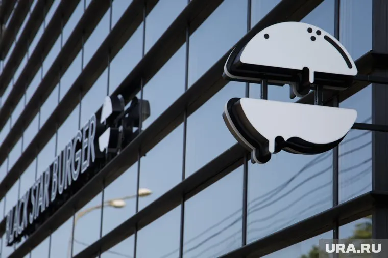 Фейковые страницы Black Star Burger появляются в Instagram