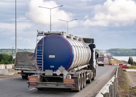 В Челябинской области пьяный водитель битумовоза врезался в газовую трубу