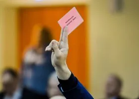 У челябинского депутата отобрали мандат за прогулы заседаний