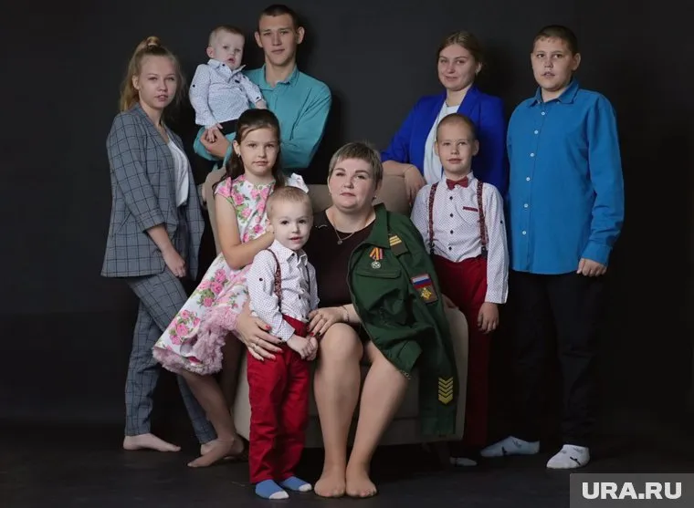 Галина старается воспитать детей патриотами, приводя в пример их отца