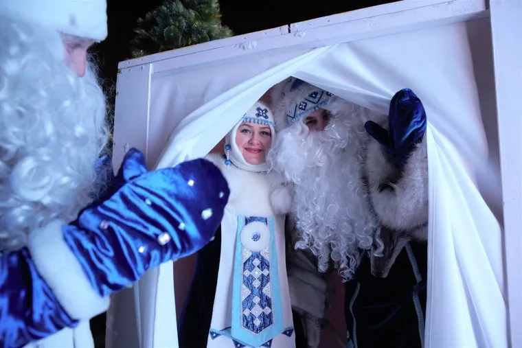 XII Всероссийский съезд Дедов морозов и Снегурочек. Ханты-Мансийск, дед мороз и снегурочка, дед мороз