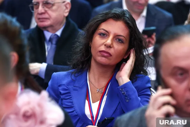 Главреда RT Маргарита Симоньян заявила, что ее личные страницы были удалены из двух запрещенных в РФ соцсетей