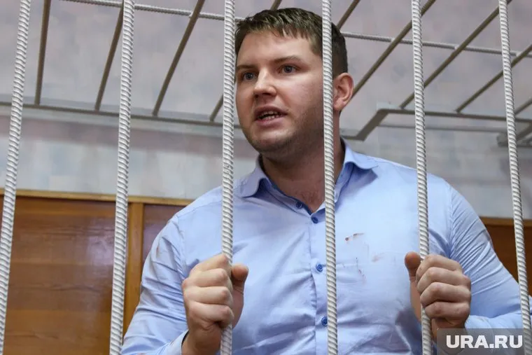 Устинов останется под арестом до 27 января