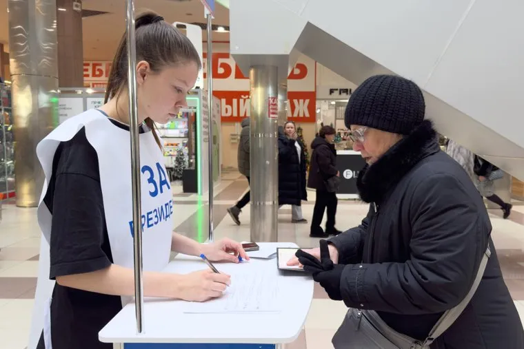 Волонтеры в ТЦ. Выборы президента. Курган