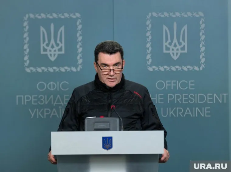 Алексей Данилов (на фото) заявил, что Виктор Медведчук предложил разделить Украину