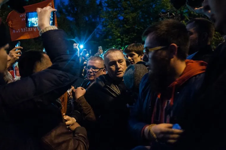Четвертый день протестов против строительства храма Св. Екатерины в сквере у театра драмы.Екатеринбург