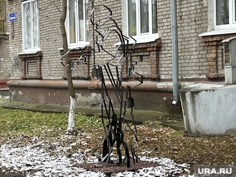 У военкомата Кировского района установлен новый арт-объект