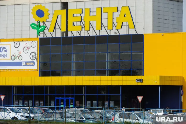 Проблемы с крышей возникли спустя месяц после открытия гипермаркета