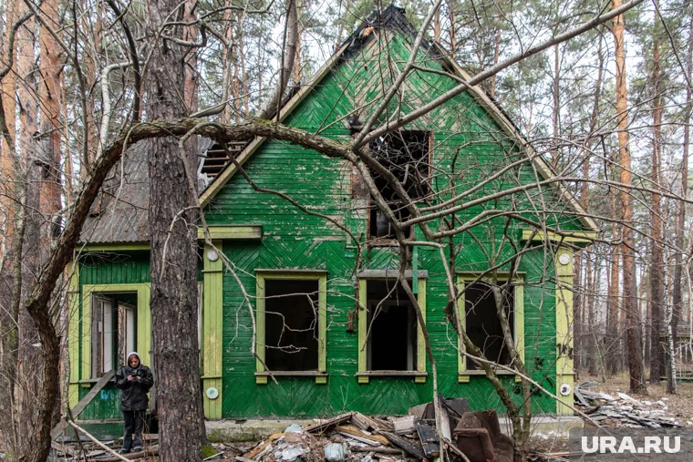 Югорчанку будут судить за кражу окон из расселенного дома