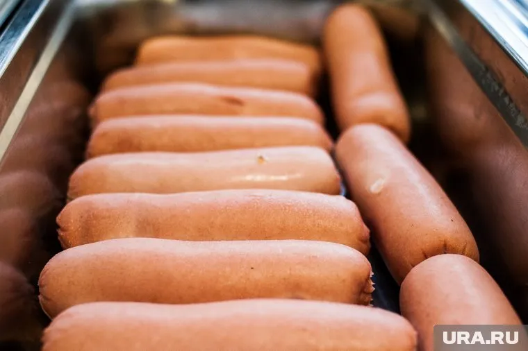 Сосиски продают в крупных сетях 