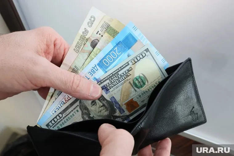 Курс доллара достиг 59,9550 рублей