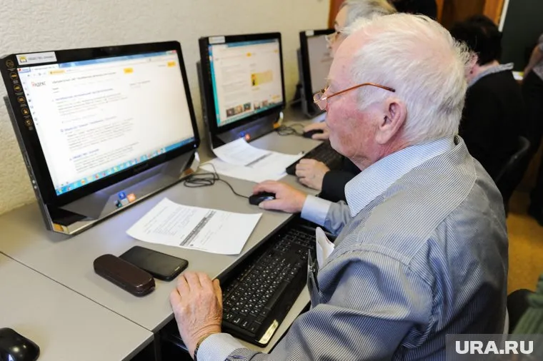 Работающим пенсионерам полагаются ежедневные выплаты в случае болезни