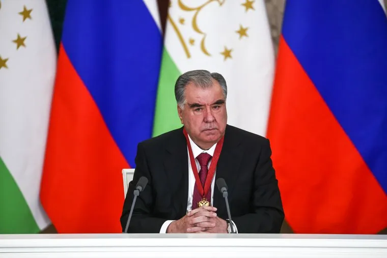 Владимир Путин и Эмомали Рахмон на встрече в Кремле. Москва