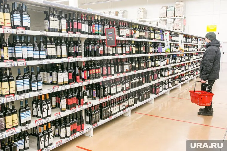В правительстве РФ планируют установить минимальные розничные цены на весь алкоголь.